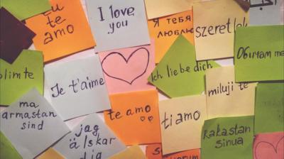 Sticky notes with 'I love you' written in several different languages 