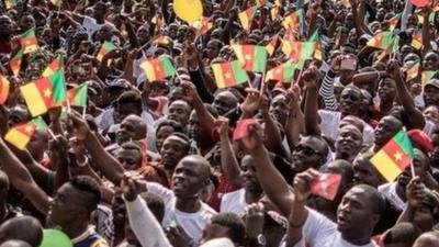 A crowd of supporters of the leader of the Cameroonian opposition