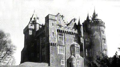 Killyleagh Castle is believed to be the oldest inhabited castle in Ireland and parts of the building date back to 1180.