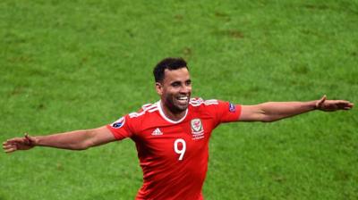Wales' Hal Robson-Kanu celebrates
