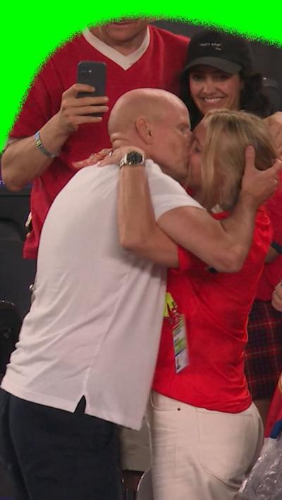 Norway manager kisses wife after World Cup win