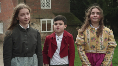 School children wearing clothes from the early 1800s.