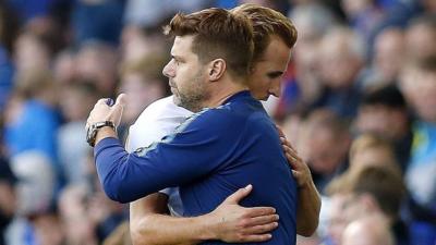 Mauricio Pochettino hugs Harry Kane