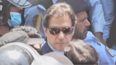 Imran Khan surrounded by police