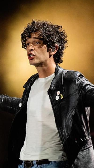Matty Healy on stage 