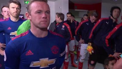 Manchester United and Arsenal in the tunnel