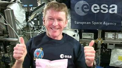 Tim Peake gives thumbs up