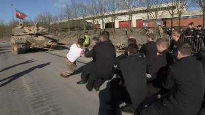 Soldiers pull a Challenger 2 tank