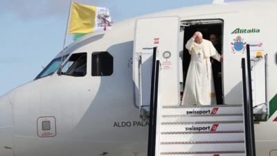 Pope arrives at Dublin Airport on Shepherd One