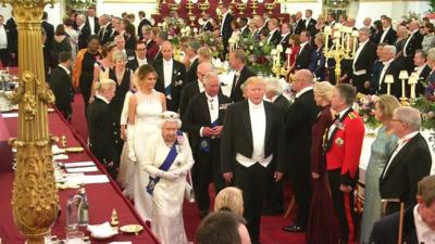 Donald Trump and the Queen arrive at the banquet