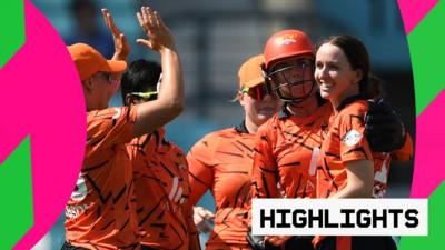 SunRisers Leeds celebrating a Kate Cross wicket 