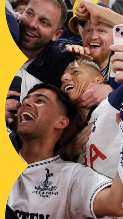Player Richarlison celebrating with supporters after win