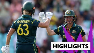 Beth Mooney and Ash Gardner of Australia