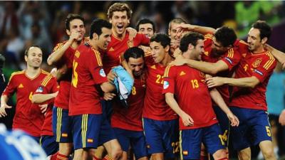 Spain celebrate at Euro 2012