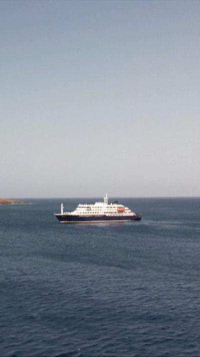 Cruise ship 
