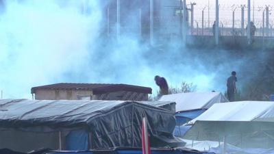 Tear gas in Calais jungle