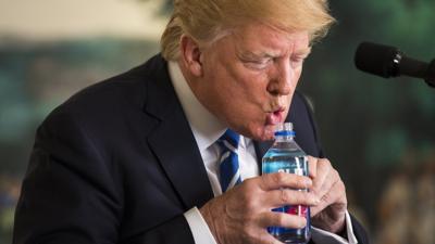 The president goes in search of water during a speech, prompting comparisons with a man he mocked.