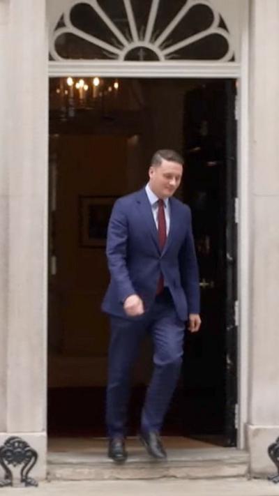 Streeting leaving No 10 doors