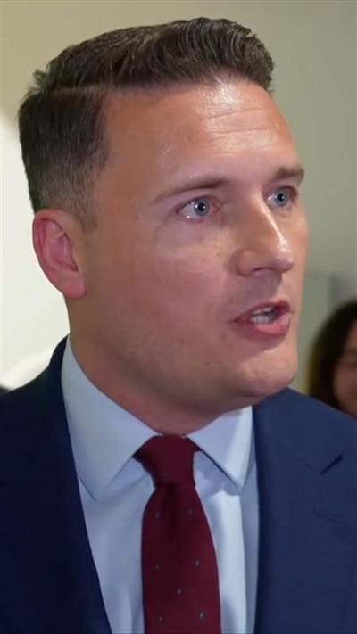 Streeting looks to the right as he speaks to the camera