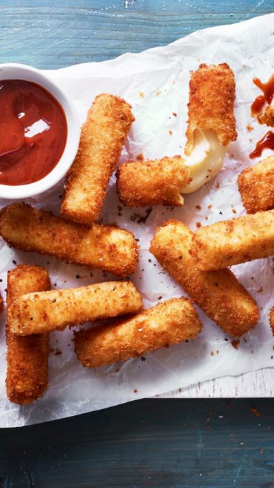 Mozarella stick with dip