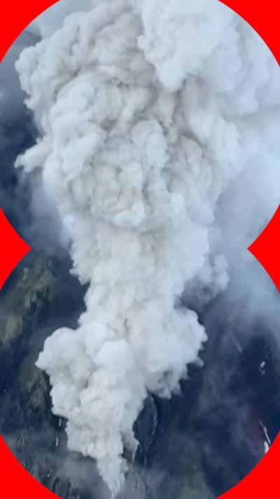 Huge plume of smoke rising from volcano 