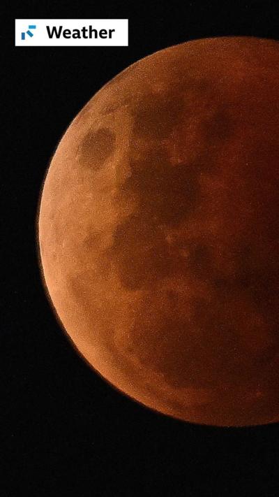 Blood moon seen from Melbourne, Australia, 8 November 2022