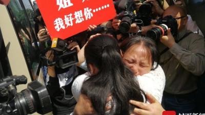 Kang Ying with her mother