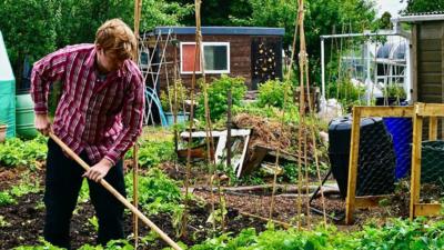 Mark Foster shares a plot with his partner Tracy