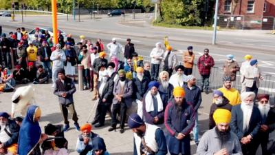 The crowd at Guru Nanak Gurdwara