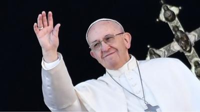 Pope Francis has used his traditional Christmas Day message to call for dialogue in the Middle East and a solution to the tensions on the Korean peninsula.