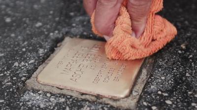 Polishing a plaque