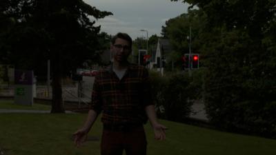 Calum MacLeòid ann an dubhadh na grèine