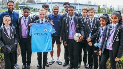 Manchester City footballer Raheem Sterling has met with pupils from his old school in order to give them 500 tickets for the FA Cup semi-final.