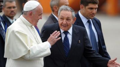 Pope Francis (left) and Raul Castro