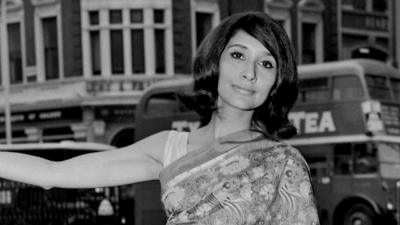 Black and white photo of Madhur Jaffrey in London