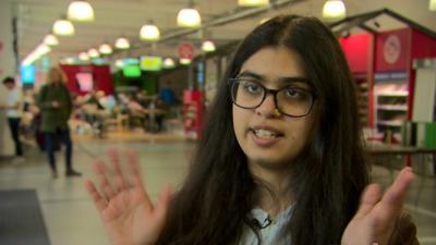 The SU's access officer demonstrates British Sign Language applause