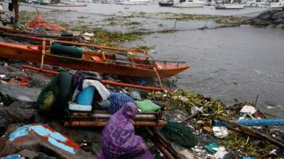 Manila bay after Typhoon Sarika slammed central and northern Philippines