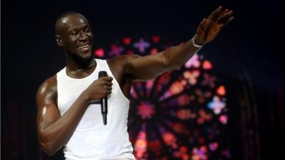 Stormzy-performing.