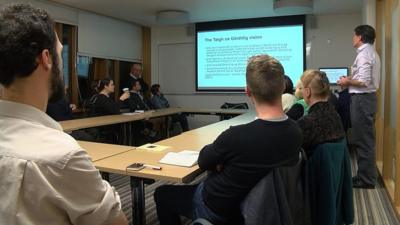 Coinneamh mu ionad Gàidhlig ann an Dùn Èideann