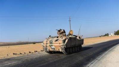 Tanks driving to Syria from Turkey