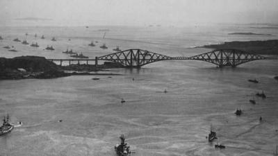 Allied forces rounding up German ships