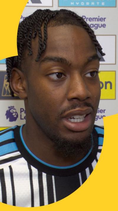 Anthony Elanga speaking in the tunnel after Newcastle's draw with Liverpool