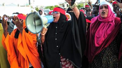 Somali women chant