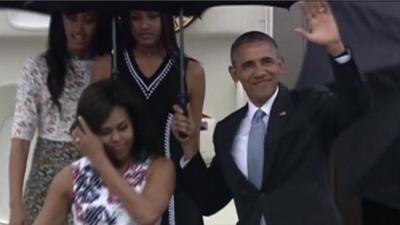 The Obama's disembark Air Force One in Havana