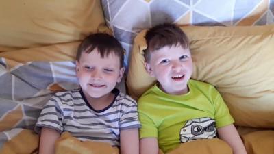 kids-in-bed