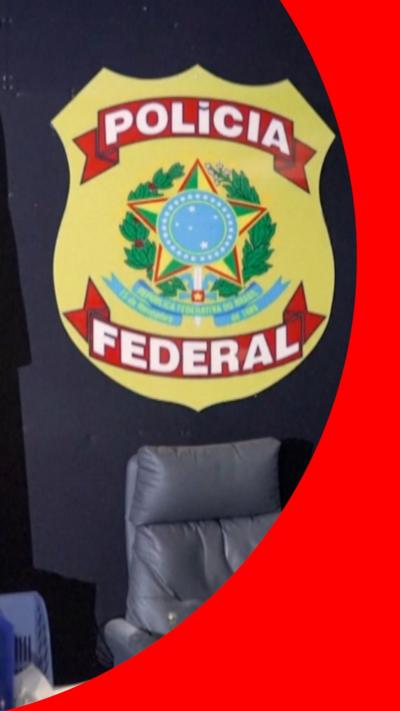 A fake sign saying 'Policia Federa;' and a office chair in front, inside the scam centre.