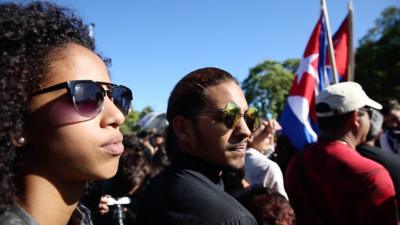 Cubans queue to pay respects to Fidel Castro