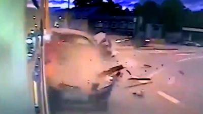 Drunk driver with child in car smashes into lorry