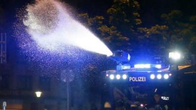 Police use water cannon in Hamburg