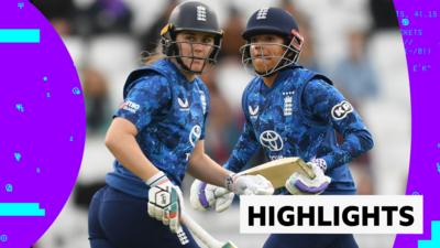 Nat Sciver-Brunt and Sophia Dunkley of England